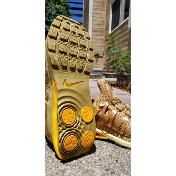 WMNS Nike Shox Gravity Metallic Gold - Picture 6 of 6